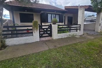En venta. Chalet 4 ambientes + Departamento 2 ambientes -  calle San Francisco al 460 - Santa Clara del Mar.